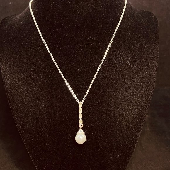Avon Jewelry - Avon Silver Tone Cable Chain Necklace With Faux Pearl And Rhinestone Pendant (38